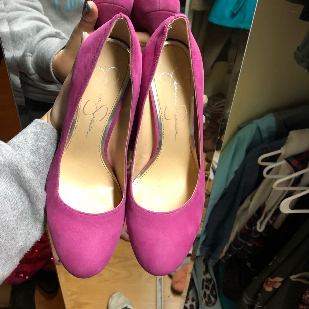 Jessica Simpson pumps